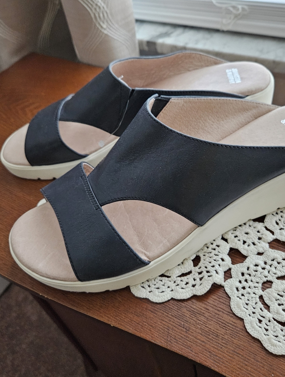 Brand New Johnston & Murphy Black Leather Wedge Slide Sandals Sz 11